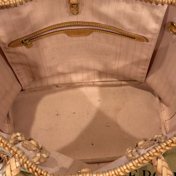 This is a beautiful Louis Vuitton Neverfull MM from Vintage Boho Bags… - Picture 5 of 5